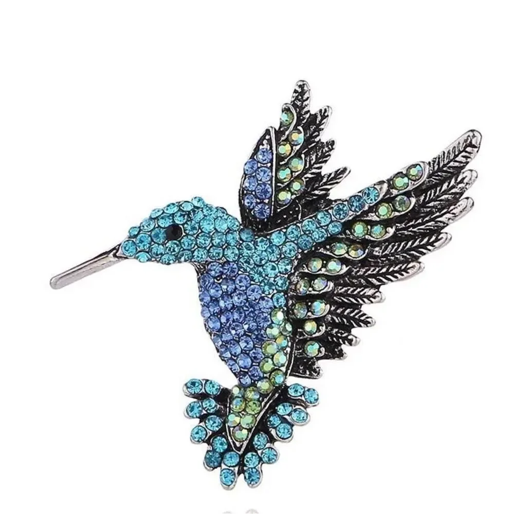✨ Betsey Johnson sparkling blues & green crystal hummingbird brooch ⭐️